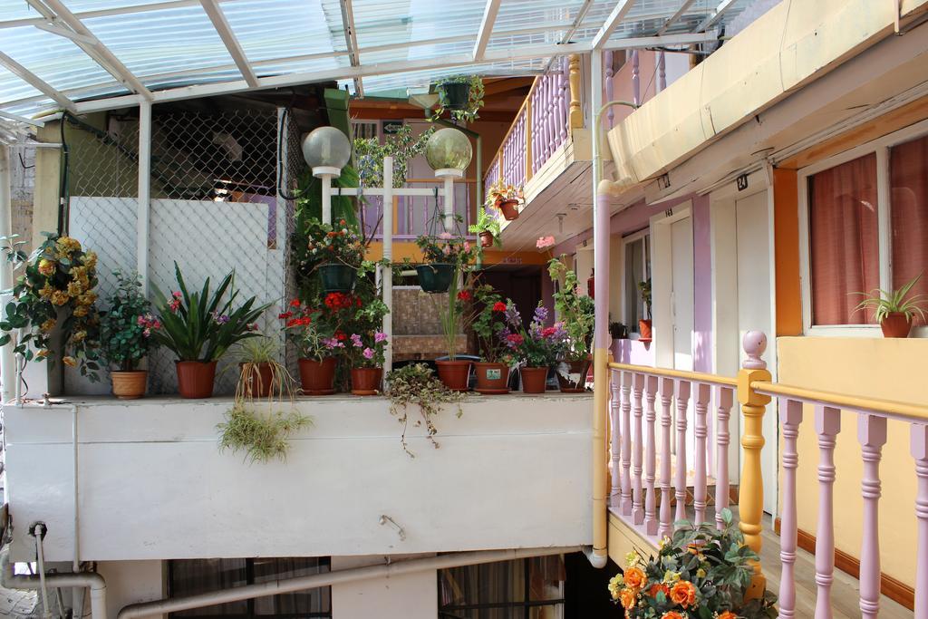 Hostal Yumbo Imperial كويتو المظهر الخارجي الصورة